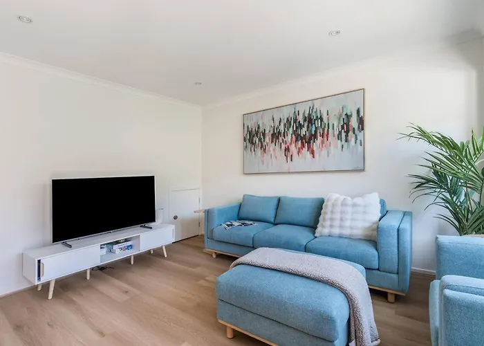 Foreshore Escape - Beachside Comfort Near Dining