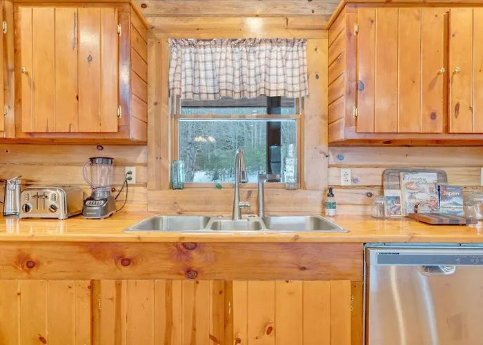 Modern Mountain Cabin, Hot Tub, Hot Springs, Va
