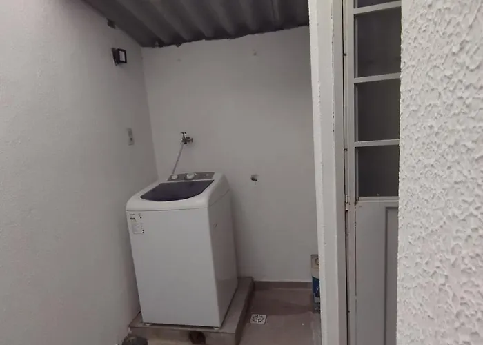 Quarto próximo da rodoviária, Universidade e Pátio de eventos, ótima localização