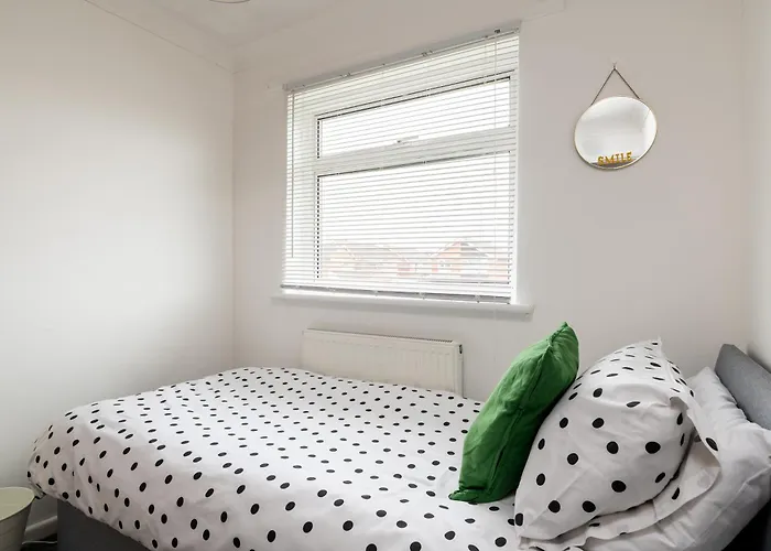 Cosy 3Br Home In Leighton Buzzard Parking Sleeps 5 Walk To Town & Train Near Rushmere Country Park & Leighton Buzzard Railway Perfect For Families & Work Stays