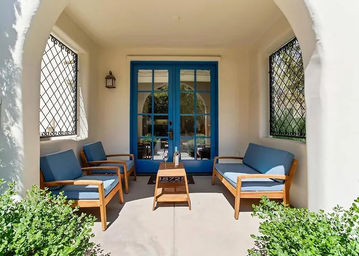 Modern King Studio Legacy Villa Near Main Pool - B