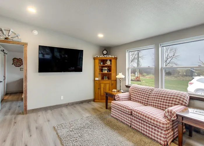 Newly Updated Countryside Home In South Gorin!