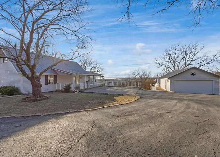 Sunset Ridge-Family Friendly Lake View Seclusion