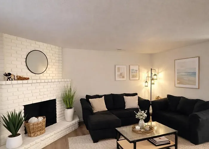25-Min Monterey Retreat