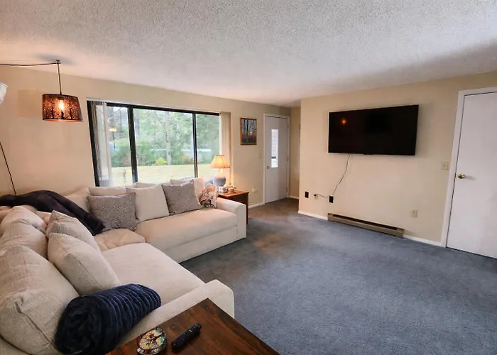 Lakefront Townhome Chestertown "Lakeside Escape"