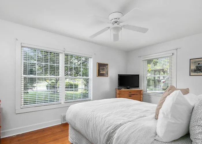 Charming Cottage | Near I-75 & Horse Park + Farms