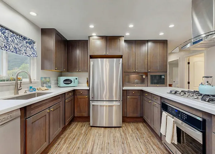 Family Favorite With Large Yard And Bbq