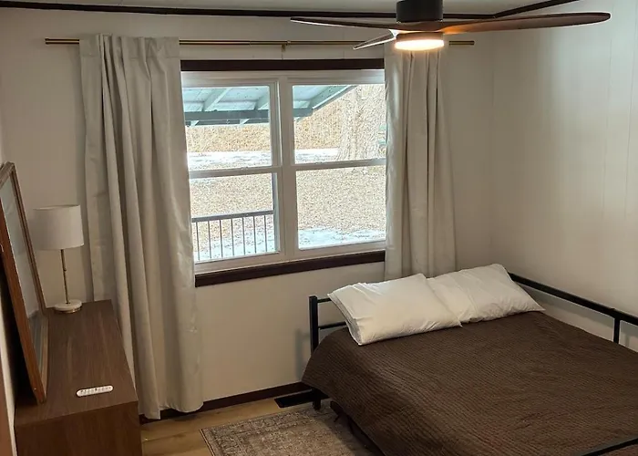 Modern Country Retreat, 3Br, Fiber Wi-Fi