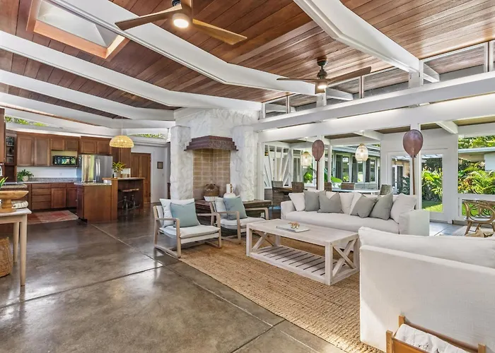 Stunning Lanikai Home Just Steps To The Ocean-Authentic Hawaiian Tropical Charm