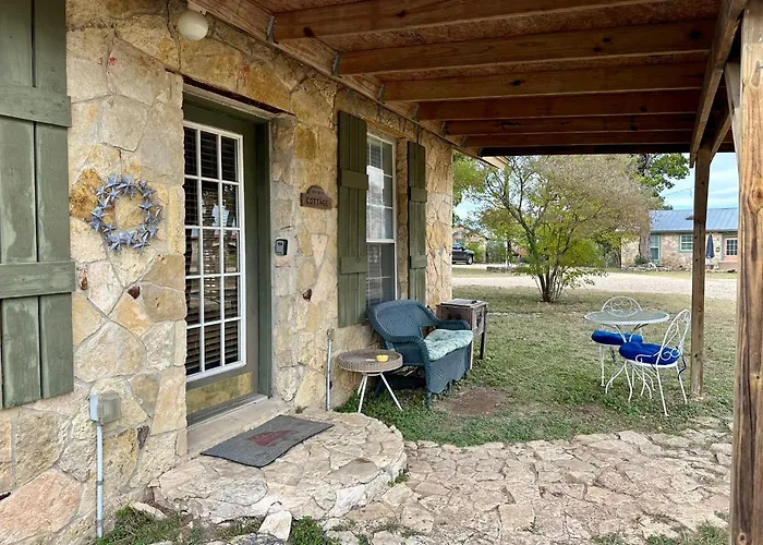 Hilltop Cottage, Historic Silver Spur Dance Hall