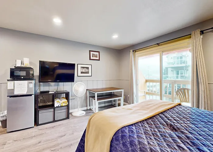 Sea Treasures Inn #206