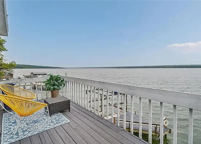 Cayuga Lake Holiday House - Waterfront & Sunset Views