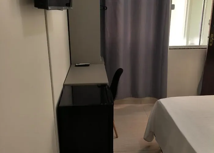 suíte para 3 pessoas com ar,tv e frigobar garagem para veículo de pequeno porte