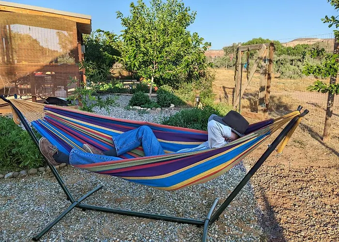 Basecamp Bluff - Bungalow With Patio, Dogs Welcome
