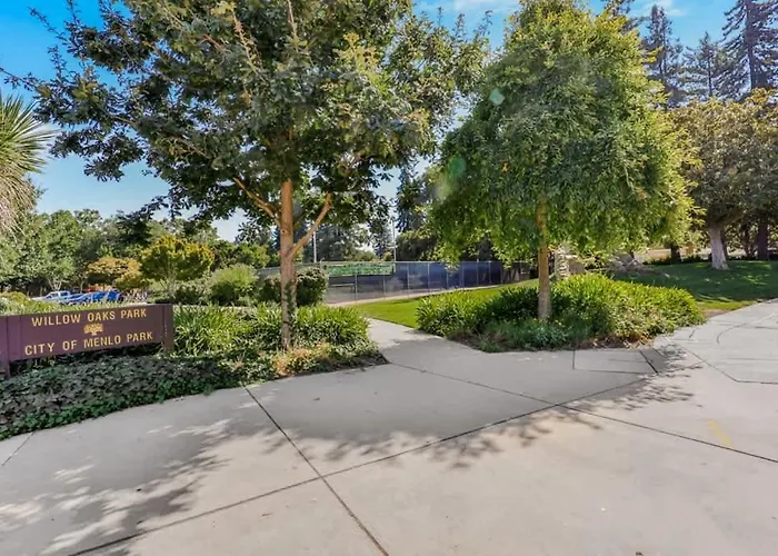 2 Luxury Townhouses Near Meta & Stanford - 493 & 497