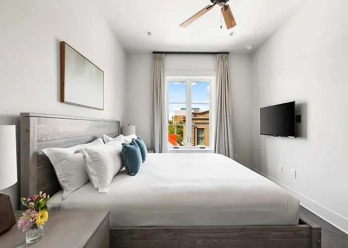 Fire Tower Downtown Gem 1Br With Balcony & Views