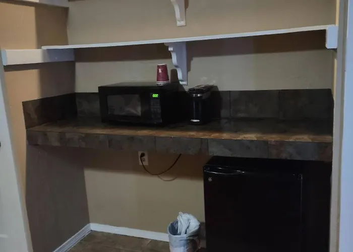Elma Lodge And Suites
