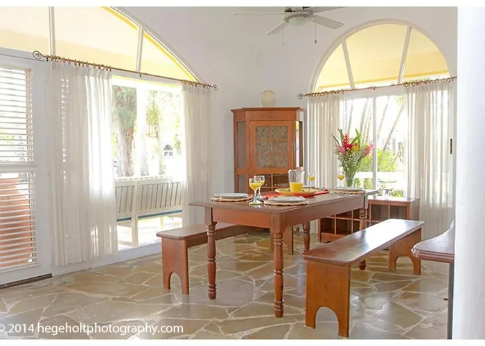 Villa Dawn, Bahia De Arena
