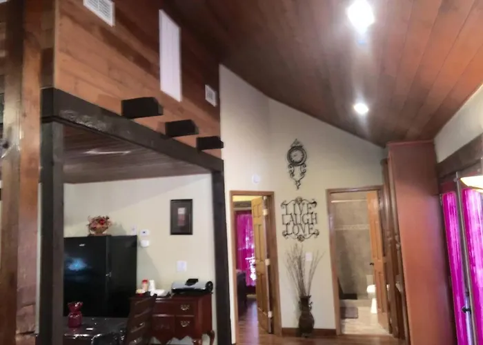Gorgeous Cottage In Fair Oaks Village