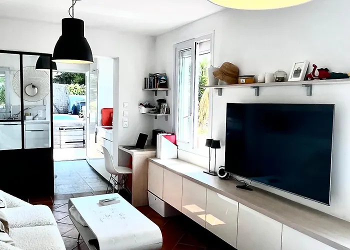 Petite Maison Independante, Vue Mer, Terrasse, Piscine Chauffee