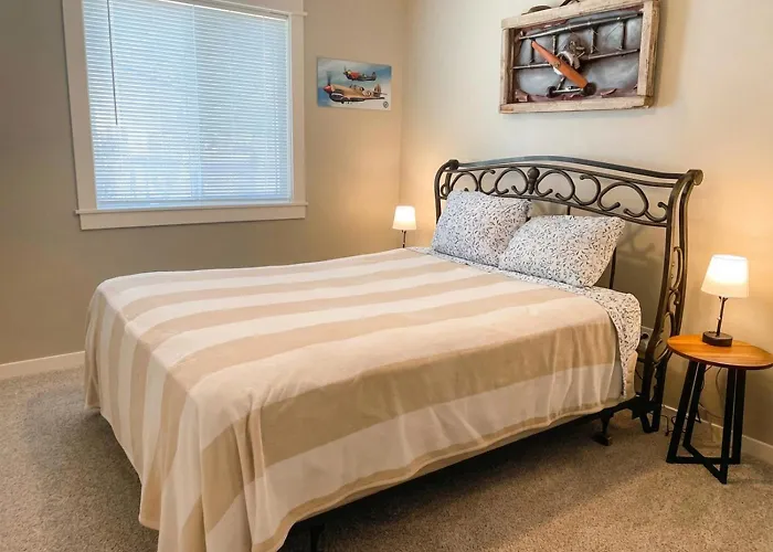 Great Family Friendly Home With Large Fenced Yard