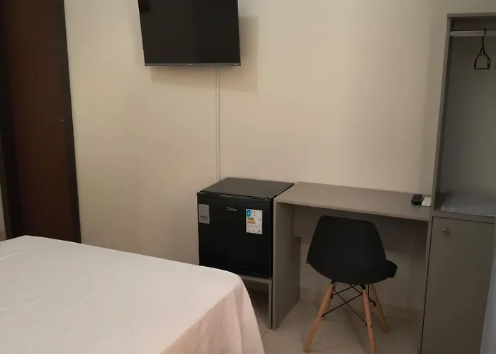 suíte para 3 pessoas com ar,tv e frigobar garagem para veículo de pequeno porte