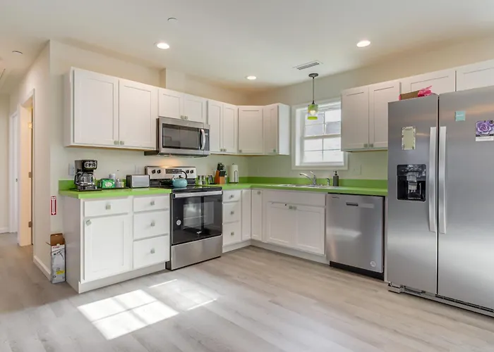 Walk To Local Eats & Docks! Crisfield Getaway