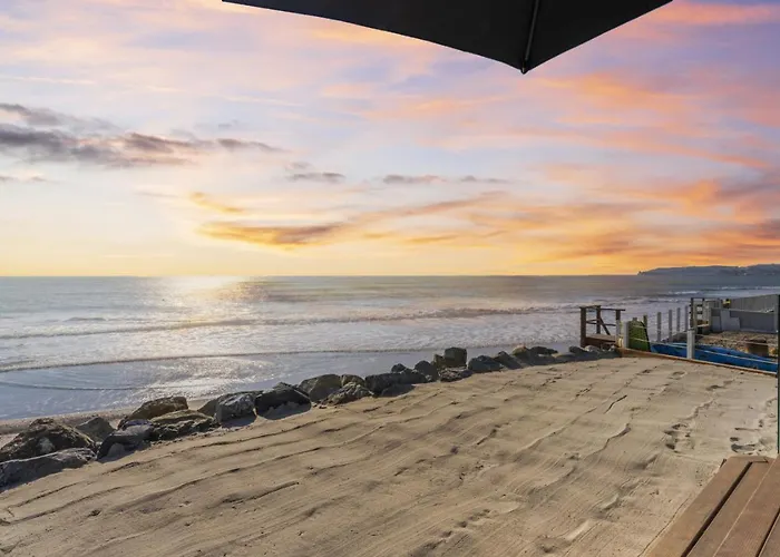 Hawaiian Style Beachfront On Beach Road
