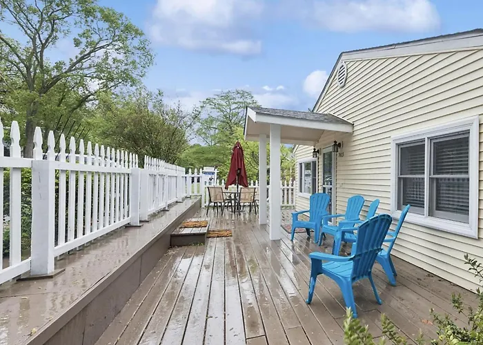 Spacious 4-Bedroom Home Near Indiana Dunes National Park