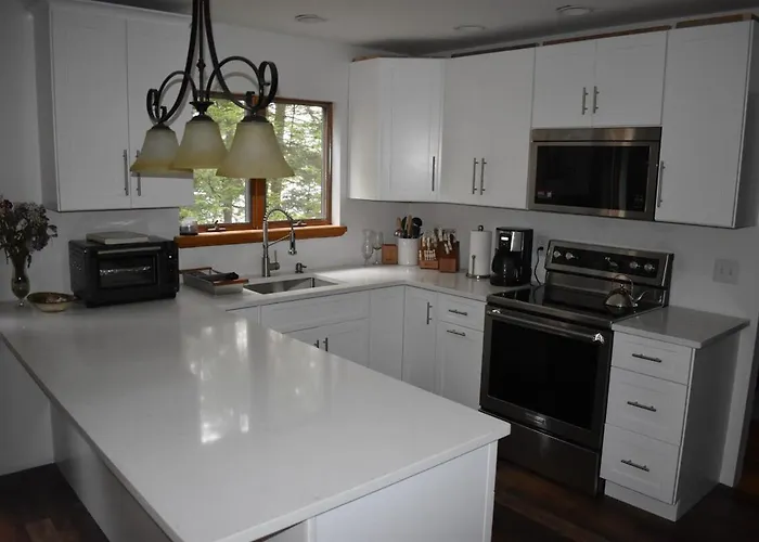 The Pine River Pond Premier Lakehouse 4Br High-End Retreat