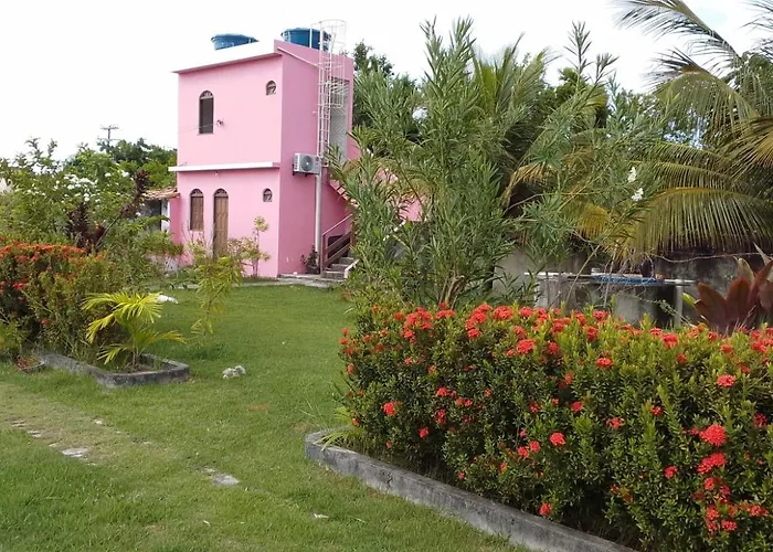 Casa Rosa da Ilha - Suíte com Ar-condicionado e Jardim Amplo