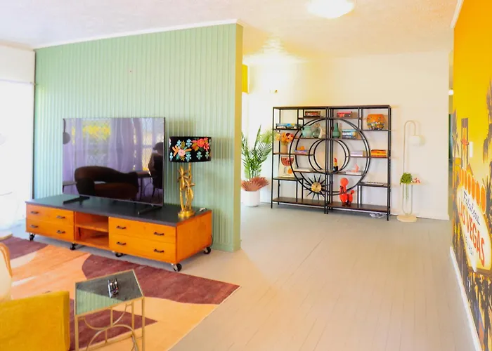 Pet Friendly Sleeps 8 Bowen Holiday House