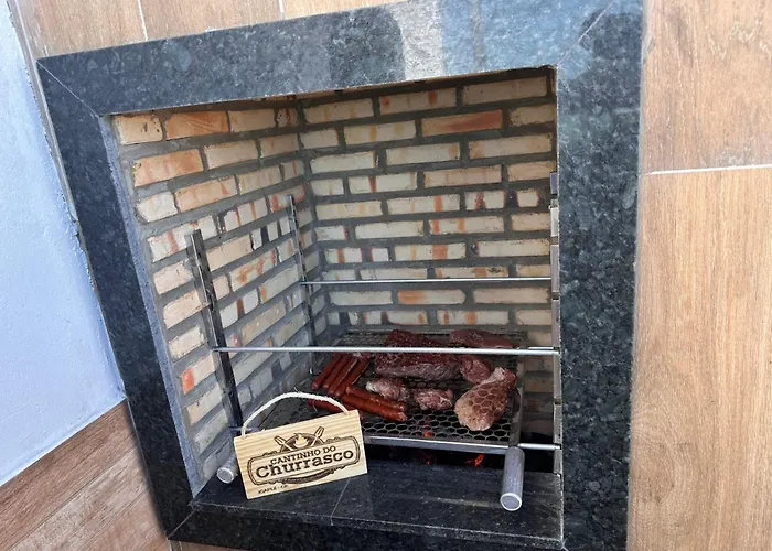 Suite2 com ar condicionado e a Beira mar , cozinha compartilhada e completa Micro ondas air fryer forno elétrico fogão Geladeira freezer gelagua e cafeteria elétrica Tudo para vc se sentir em casa além de um Deck com churrasqueira vista mar