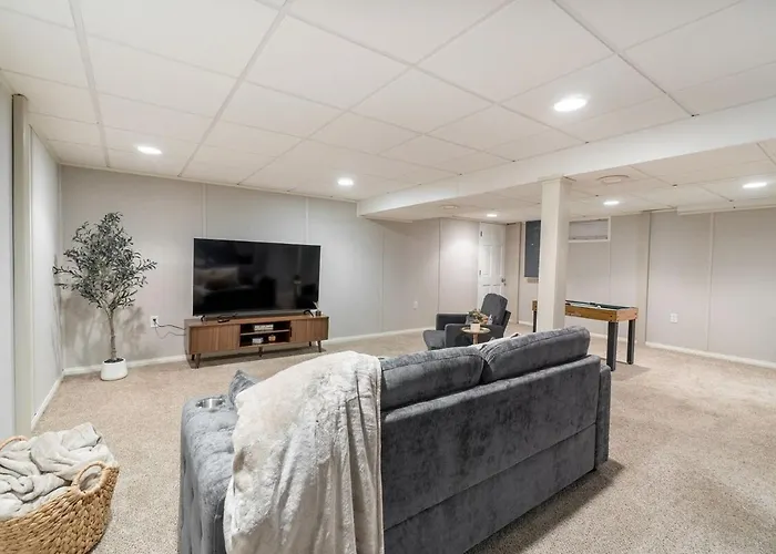 Nall Hills Gem! Great Location & New Interior!