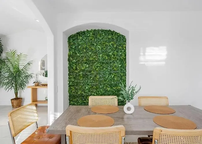 Private 5-Bedroom Estate With Mountains Views, Pool & Basketball Court, Relax & Play!