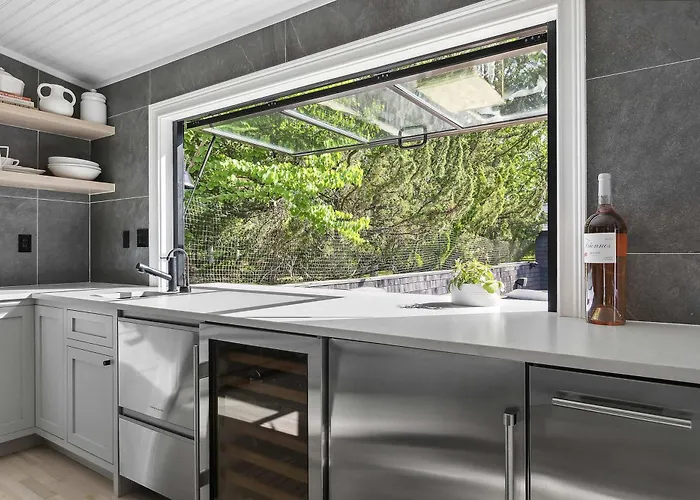 Wainscott Woods By Rove Travel - Luxe Estate With Pool
