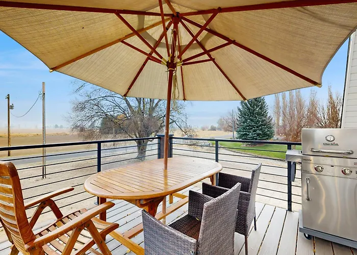 Home W/ Farmstyle Loft & Views, Mins To Dtwn