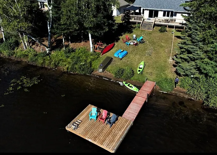 Amazing Lakefront Cottage On Paradise Lake
