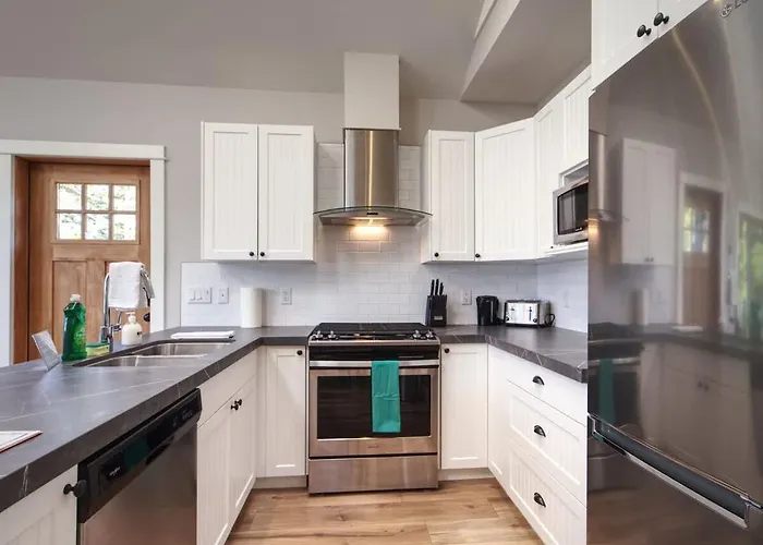 Oceanfront & Amazing Views - Pet Friendly - 2Bdrm