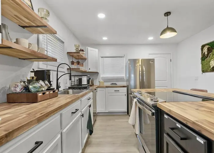 Modern Cozy Cottage Near Redwoods & Pristine Beaches