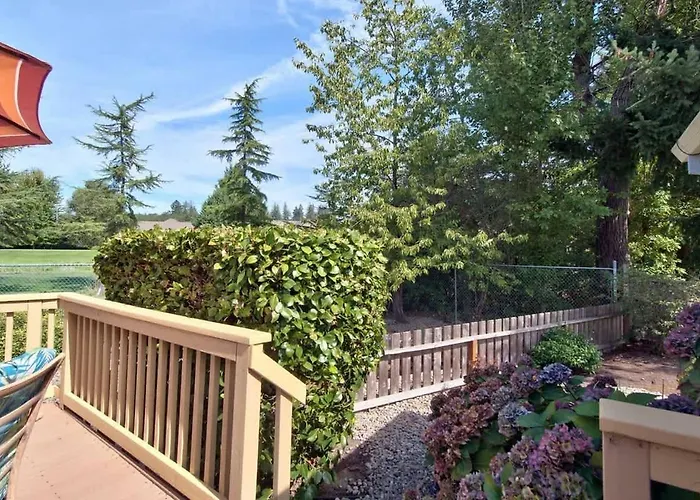 Mac Haven - Single Level Golf View Wine Escape