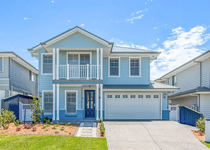 Eastport Coastal Retreat With Pool & Views