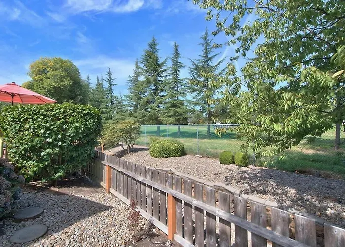 Mac Haven - Single Level Golf View Wine Escape