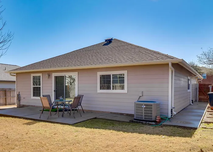 Round Rock Home: Near Dell Diamond & Waterpark!