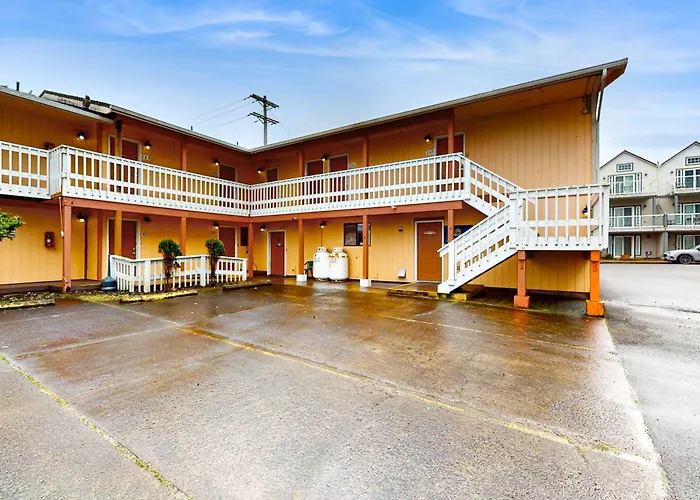 Sea Treasures Inn #206