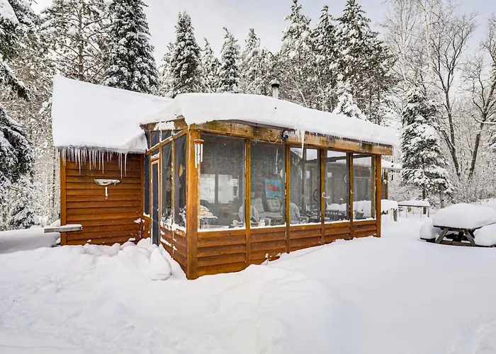 4 Mi To Ski Brule: Cozy Cabin W/ Screened-In Porch