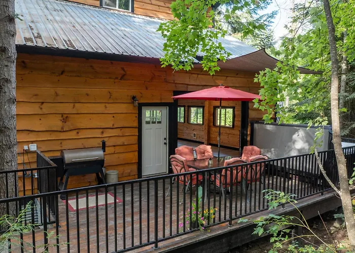 Hot Tub & Fire Pit: Getaway On Pend Oreille River