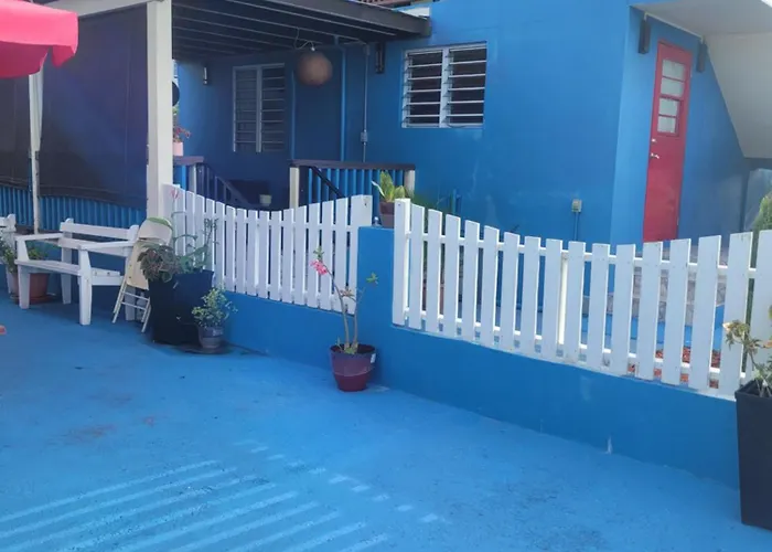Silverbuttons Apartments & Eats