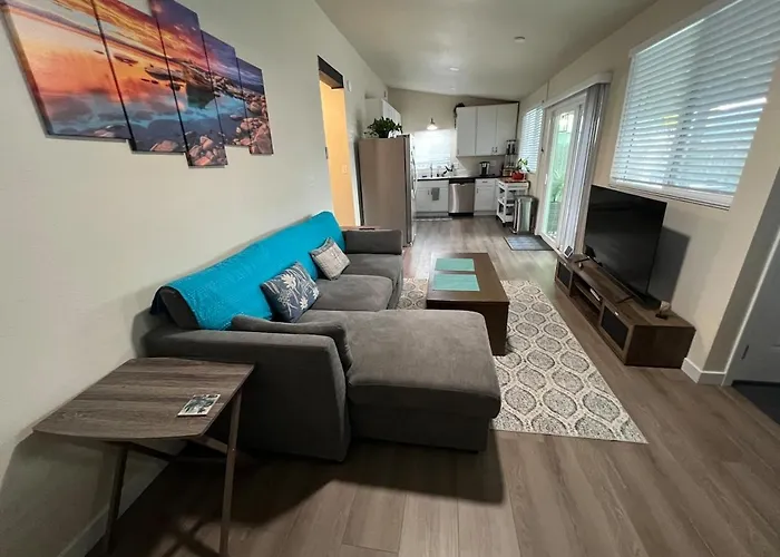 Peaceful Lakeside Retreat - Cozy 3Br Waterfront Home
