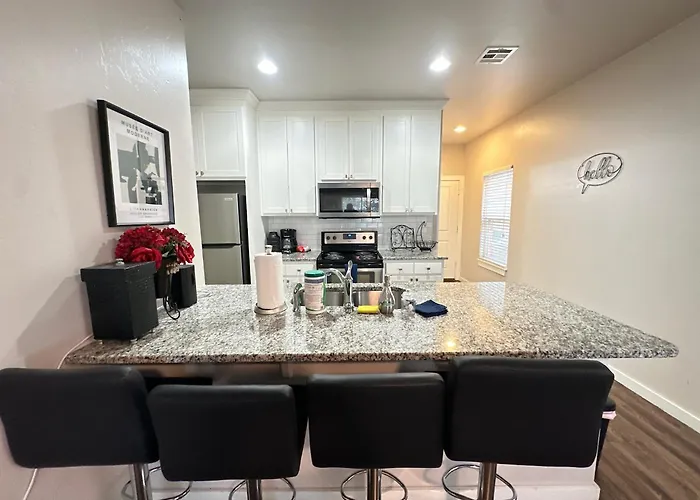 Luxury 3Br Townhome Stay